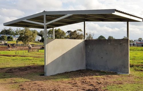 Tee shaped shelter Horse paddock shade shelter precast concrete walls tee shape